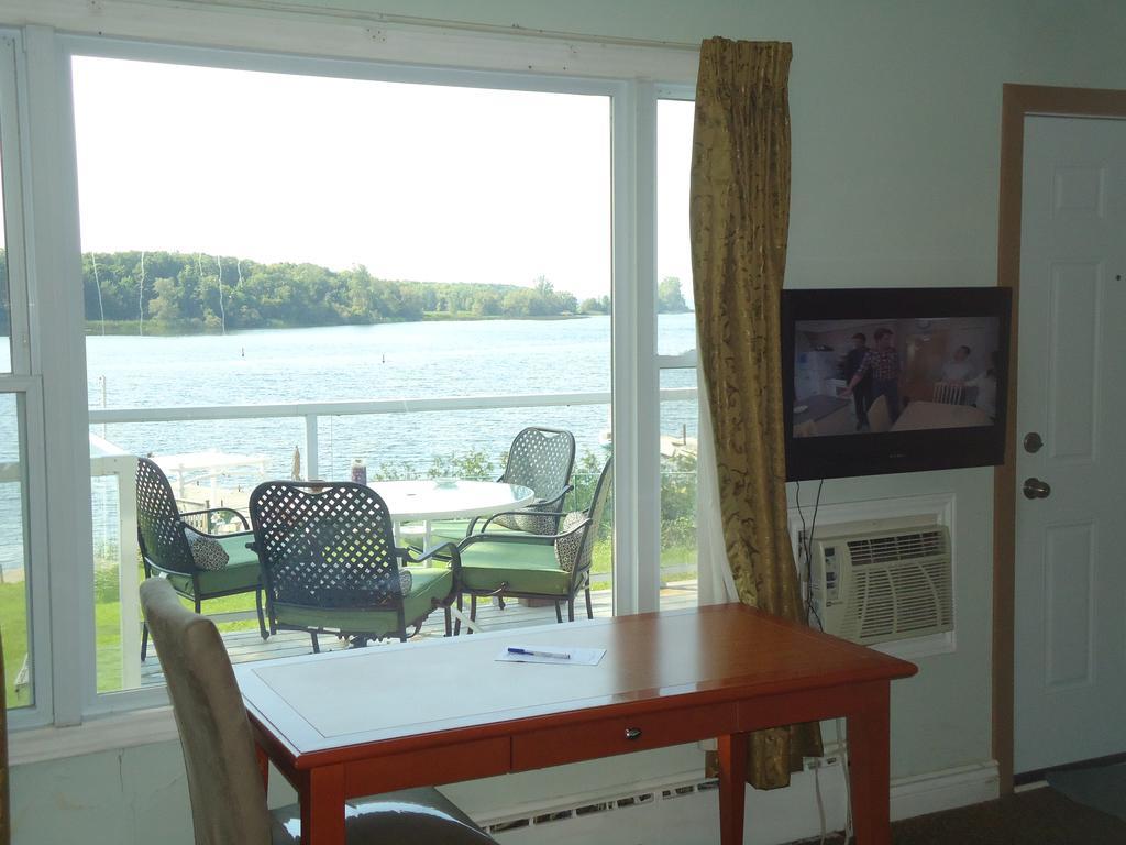 Bayside Inn & Waterfront Suites Kingston Exterior photo