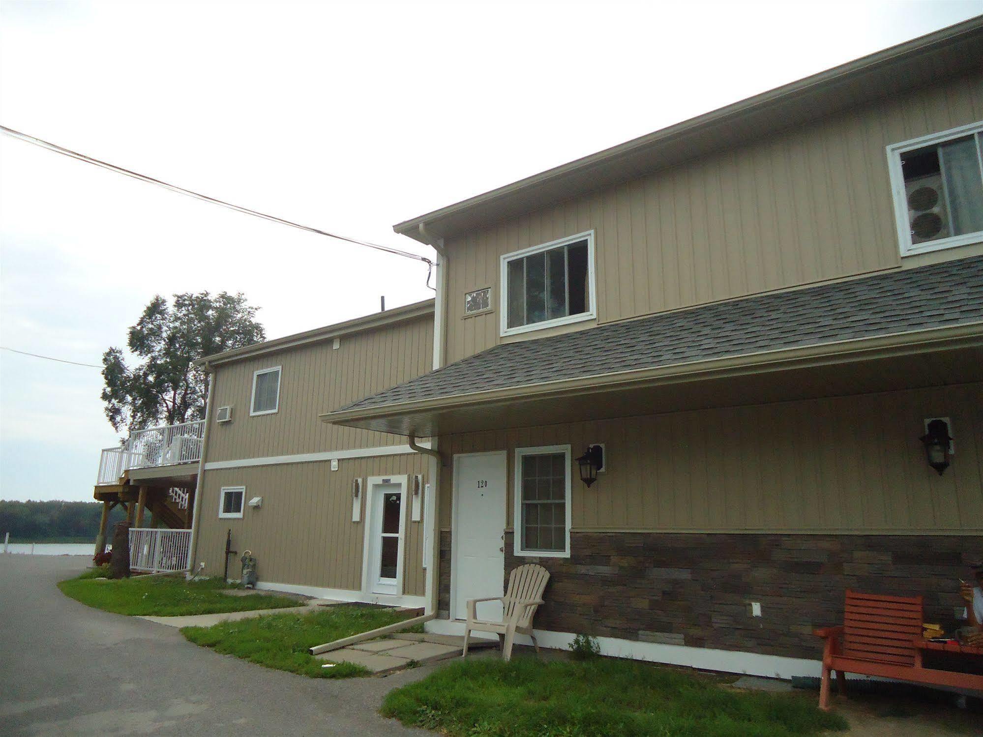Bayside Inn & Waterfront Suites Kingston Exterior photo